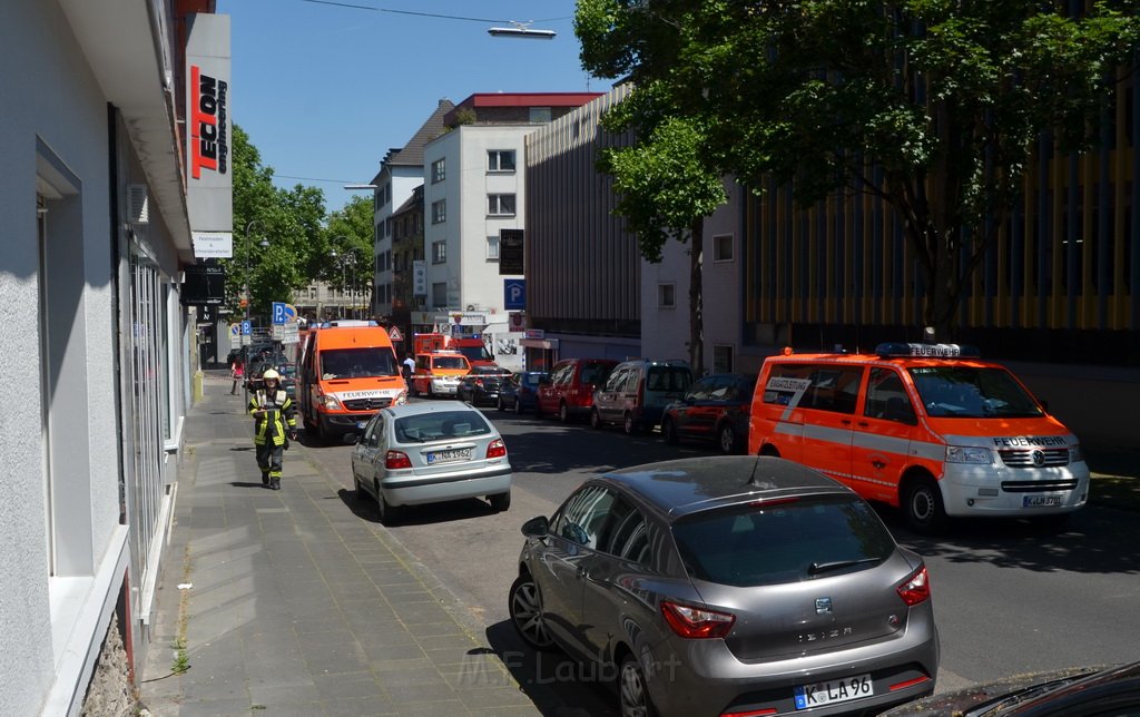 Gasaustritt 2 Koeln Neustadt Sued Clemensstr P46.JPG - Miklos Laubert